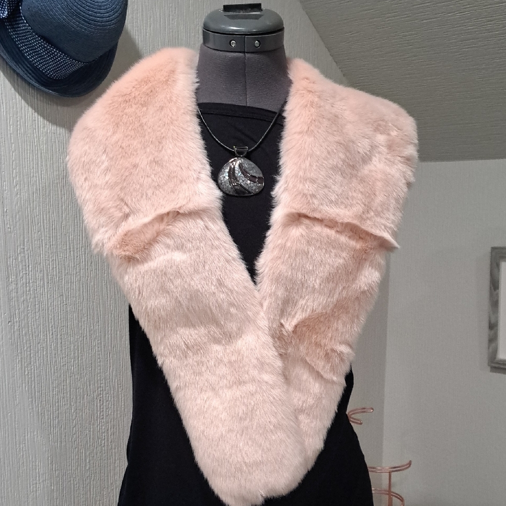 Parkhurst Pink Faux Fur Scarf/ Stole